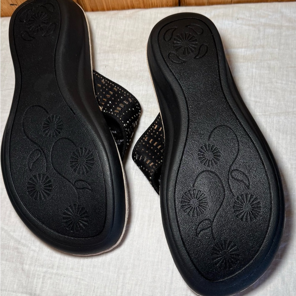 Cliffs by White Mountain “Cienna” Rhinestone Embellished Wedge Thongs 8.5M - Picture 9 of 11